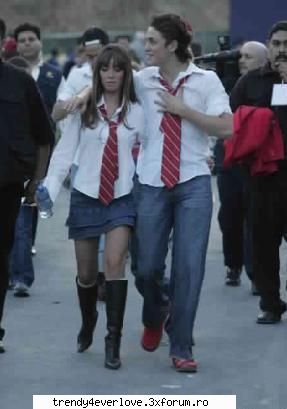 Un nou joc RBD la Familia... - annie- ucker... (pe strada) cum arata tipa aia? - Cafenea