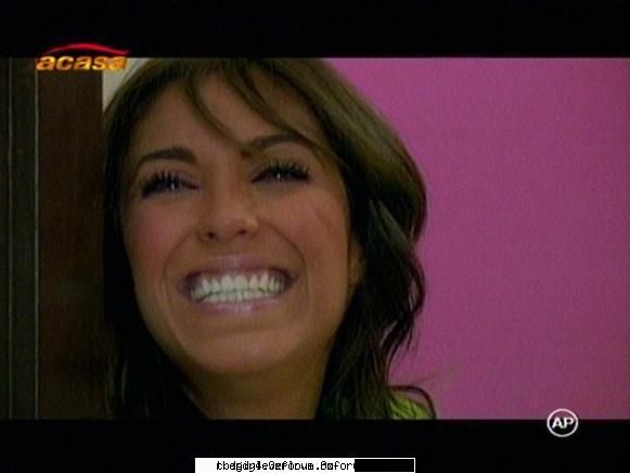 Un nou joc RBD la Familia... - annie- TE PLAC..(punadusi mana la urchi si - Cafenea